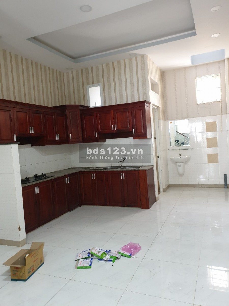 Nhà 3 tầng chợ đường 339, dt 60m2 3PN-3WC, Phước long b. Đường oto