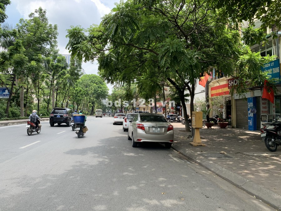 Bán nhà, Nội thất đẹp, Hoàng Quốc Việt, 59m2, 4 tầng, giá hơn 4 tỷ