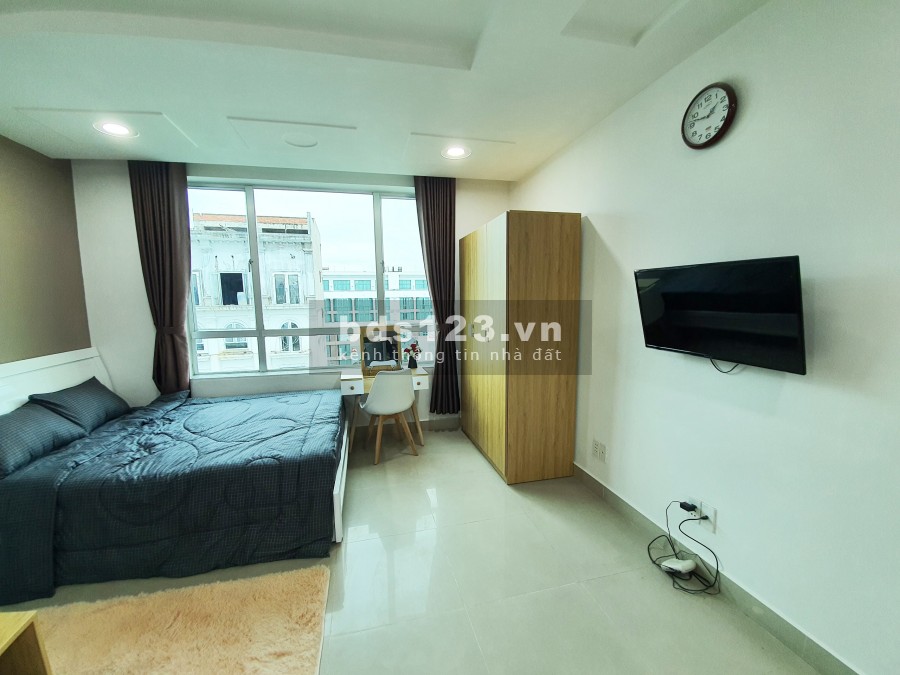 Căn hộ đầy đủ nội thất mặt tiền đường Trần Quang Diệu Quận 3, cửa sổ lớn đón gió, giá ưu đãi mùa dịch