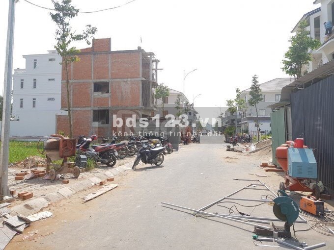 Cấn sang nền đất 130m2, liền kề bệnh viện Chợ Rẫy 2, 2 mt đường số 2, sổ hồng, xây tự do