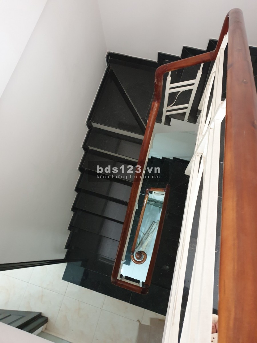 Nhà 3 tầng chợ đường 339, dt 60m2 3PN-3WC, Phước long b. Đường oto