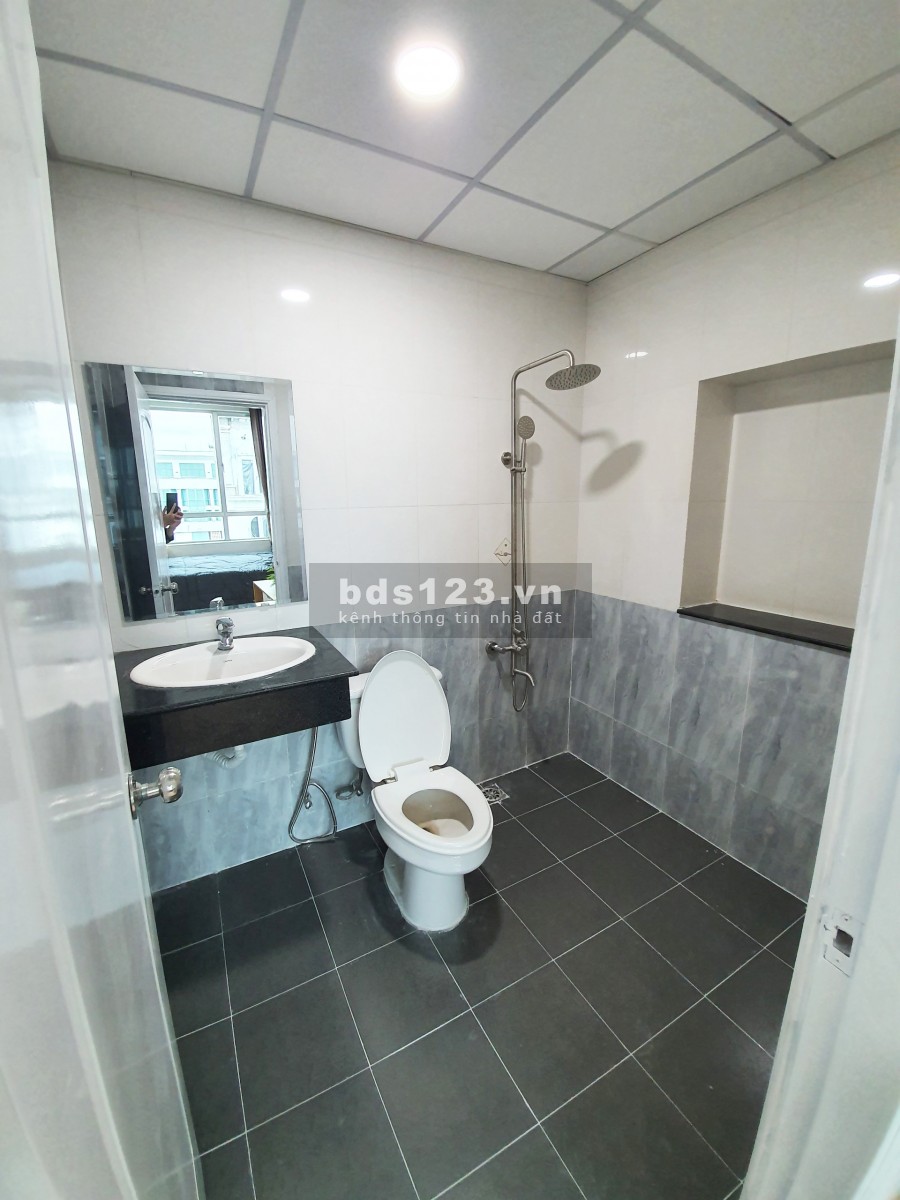 Căn hộ đầy đủ nội thất mặt tiền đường Trần Quang Diệu Quận 3, cửa sổ lớn đón gió, giá ưu đãi mùa dịch