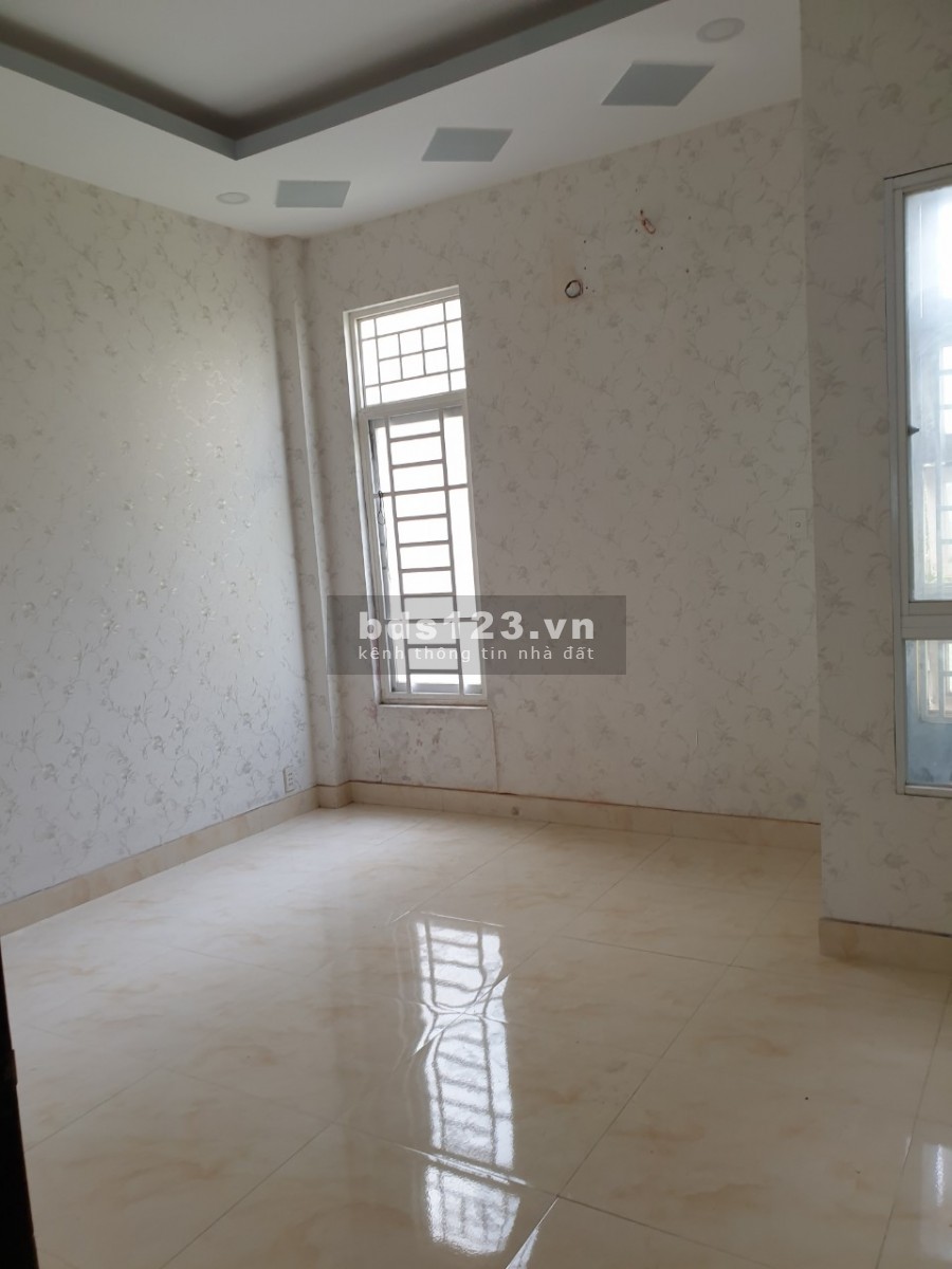 Nhà 3 tầng chợ đường 339, dt 60m2 3PN-3WC, Phước long b. Đường oto
