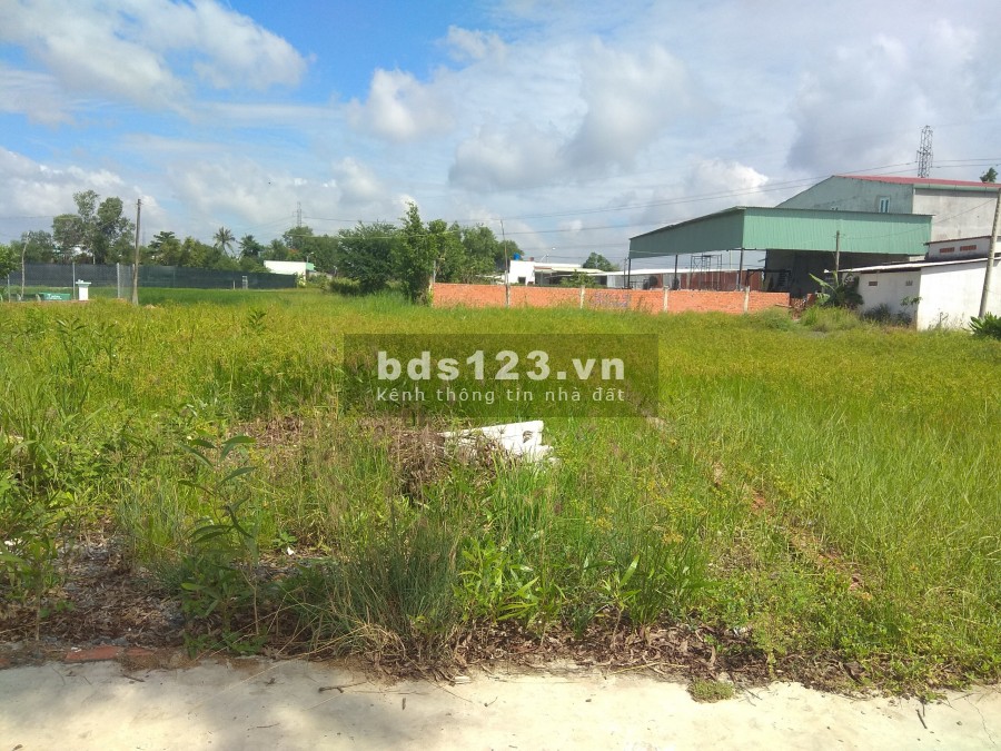 Cần ra gấp 1 nền thổ cư 80m2 liền kề chợ Bình Chánh, đã có sổ riêng