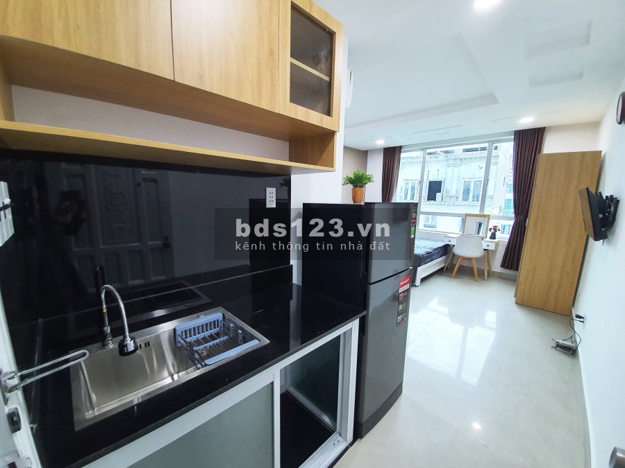 Căn hộ đầy đủ nội thất mặt tiền đường Trần Quang Diệu Quận 3, cửa sổ lớn đón gió, giá ưu đãi mùa dịch