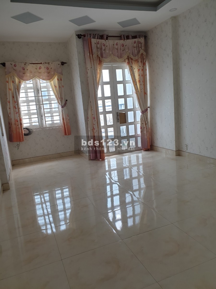 Nhà 3 tầng chợ đường 339, dt 60m2 3PN-3WC, Phước long b. Đường oto