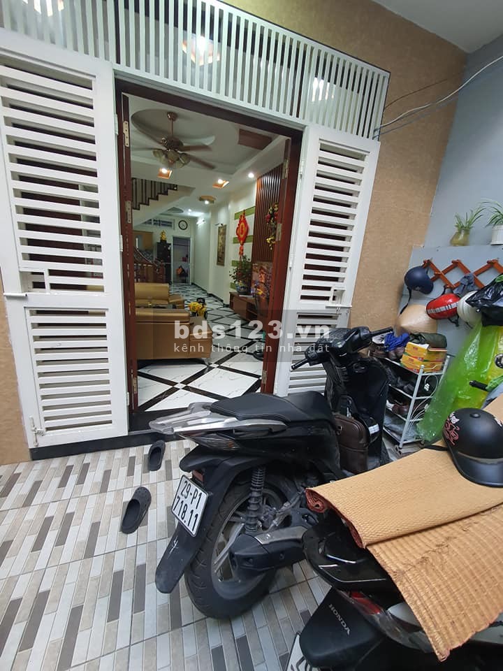 Nhà Trần Thái Tông diện tích 64m2 5 tầng, 3 mặt thoáng, ngõ rộng
