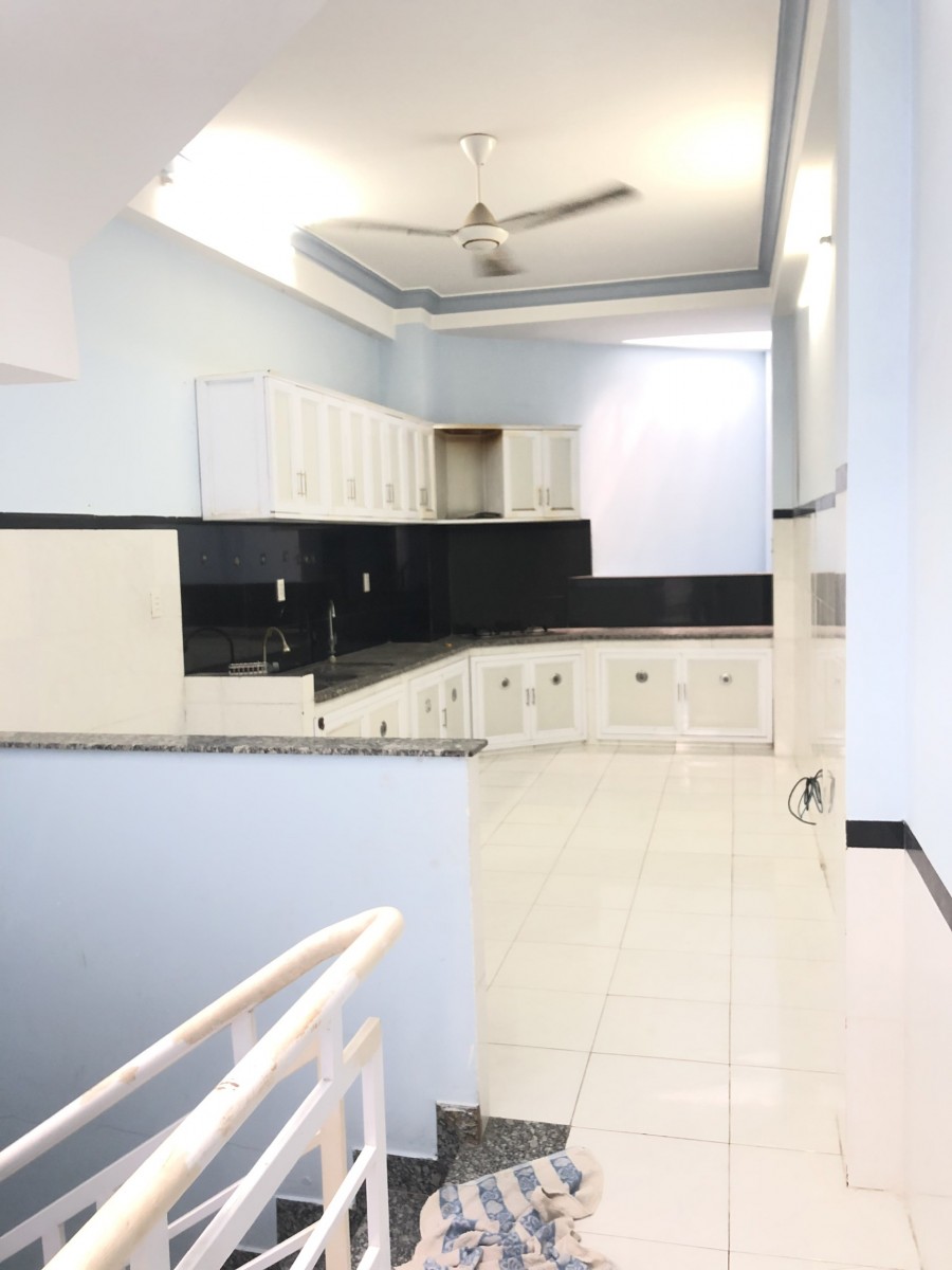 Cần bán nhà mặt tiền đường Nguyễn Duy Cung, P12, Quận Gò Vấp