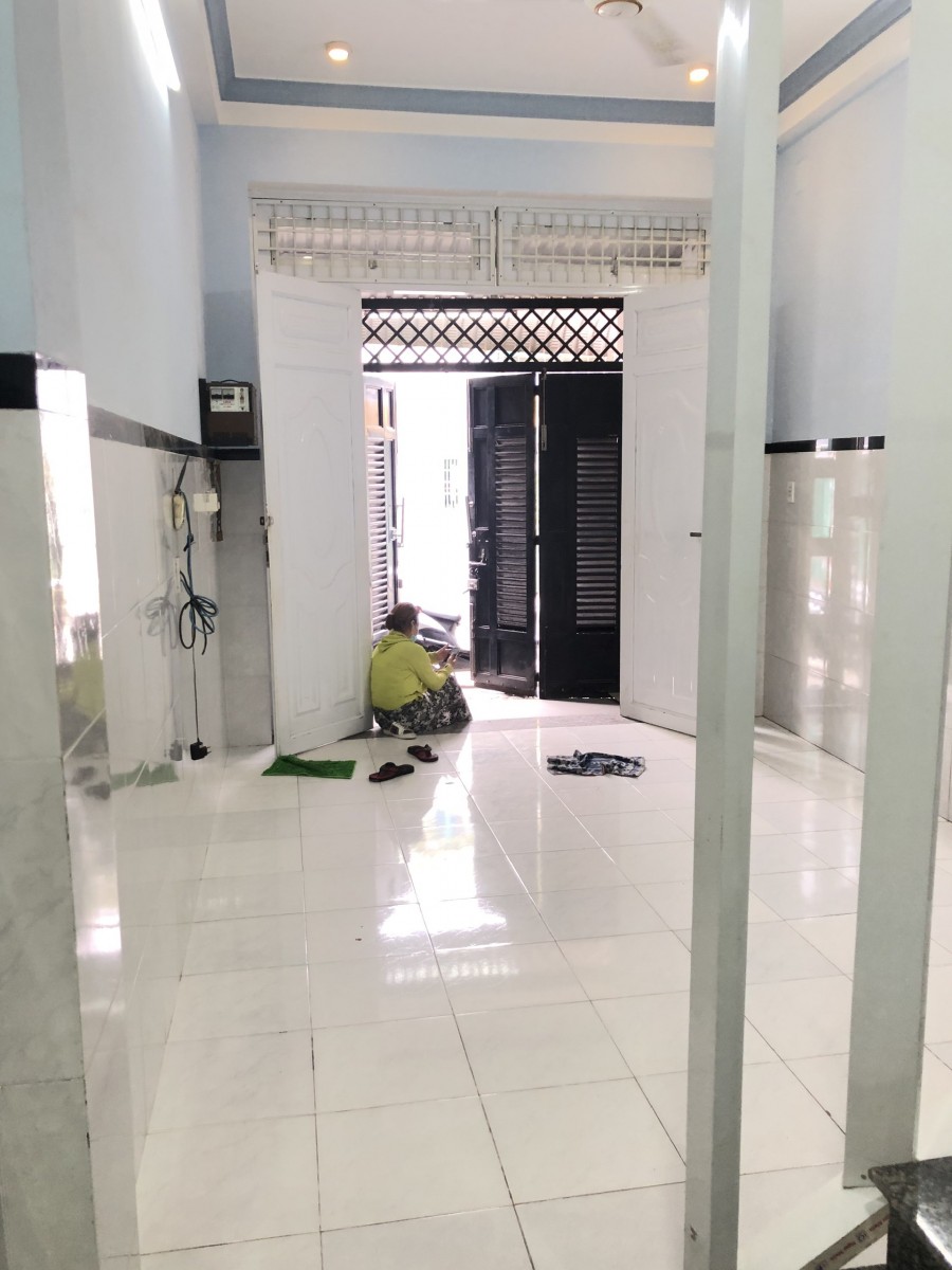 Cần bán nhà mặt tiền đường Nguyễn Duy Cung, P12, Quận Gò Vấp
