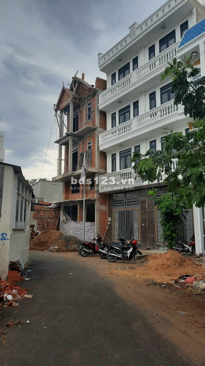Nhà 1 lầu 2 phòng ngủ, đường 8m Trần Thị Hè. Hiệp Thành. Quận 12
