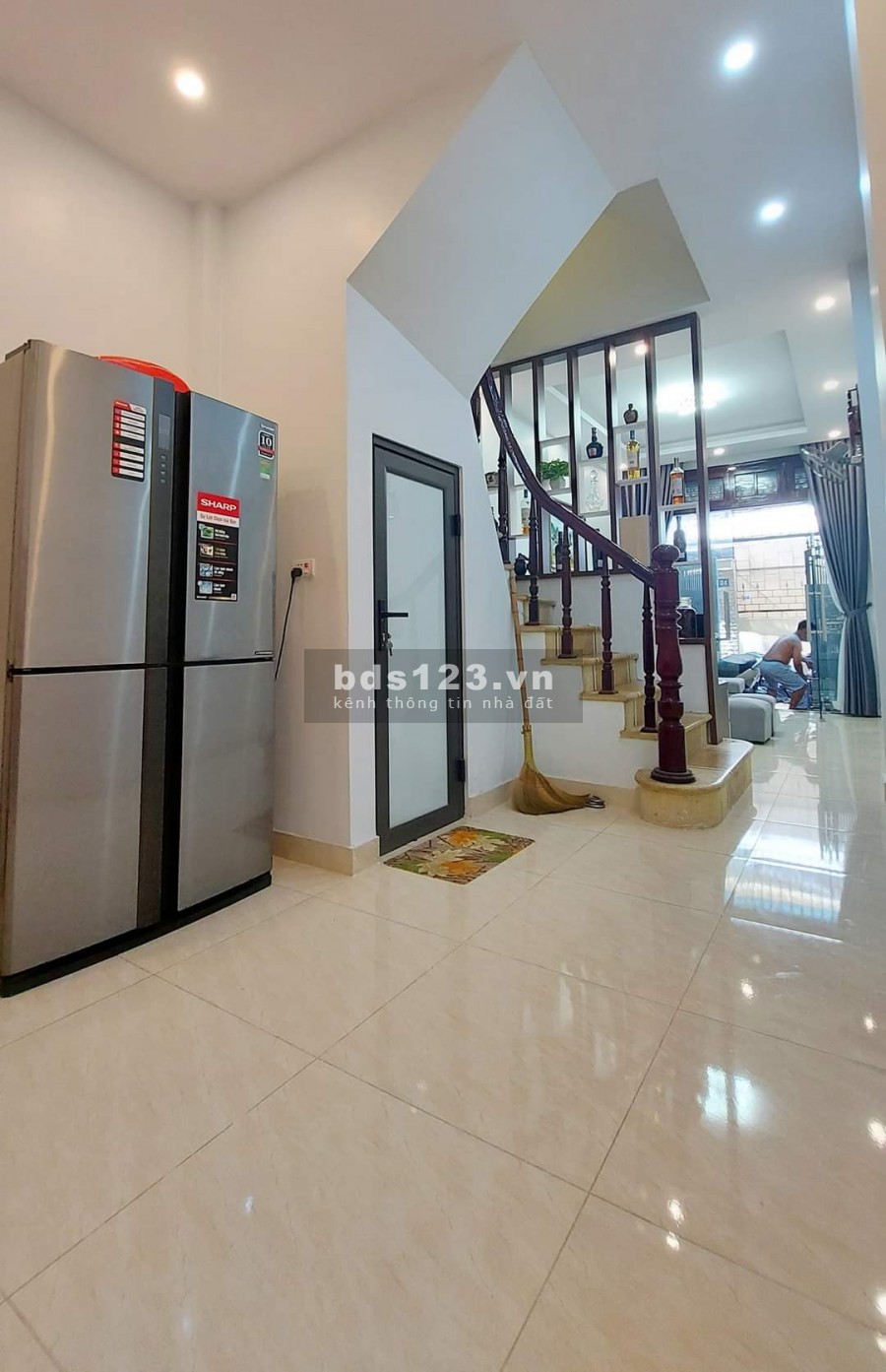Giá sốc bất ngờ, bán nhà phố Cầu Giấy 38m, vị trí đắc địa, thoáng 3 mặt