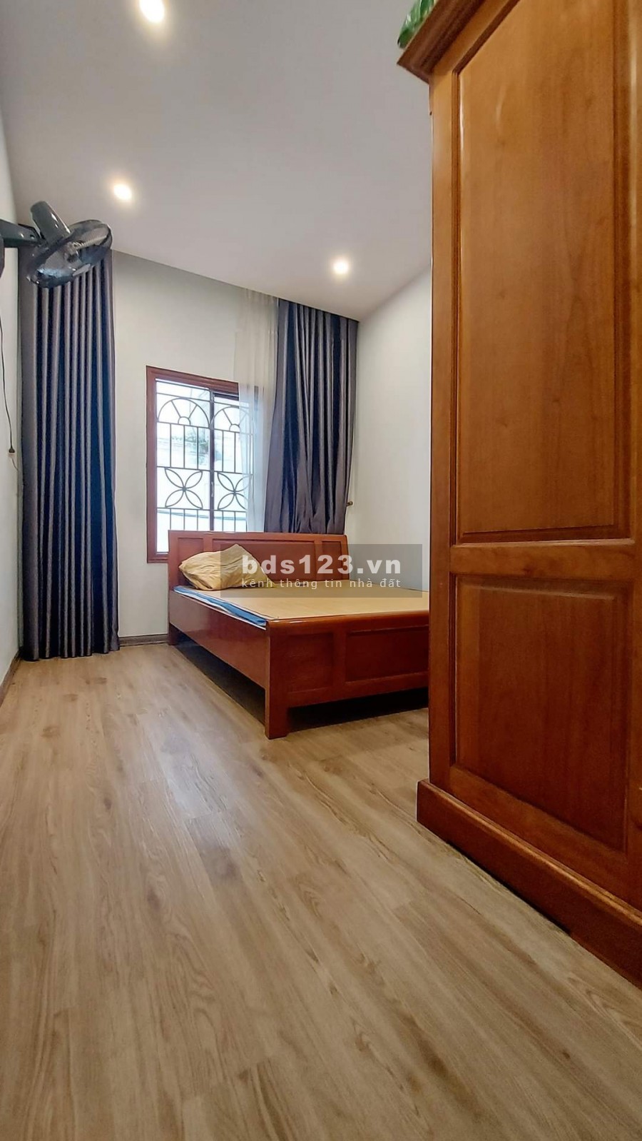 Giá sốc bất ngờ, bán nhà phố Cầu Giấy 38m, vị trí đắc địa, thoáng 3 mặt
