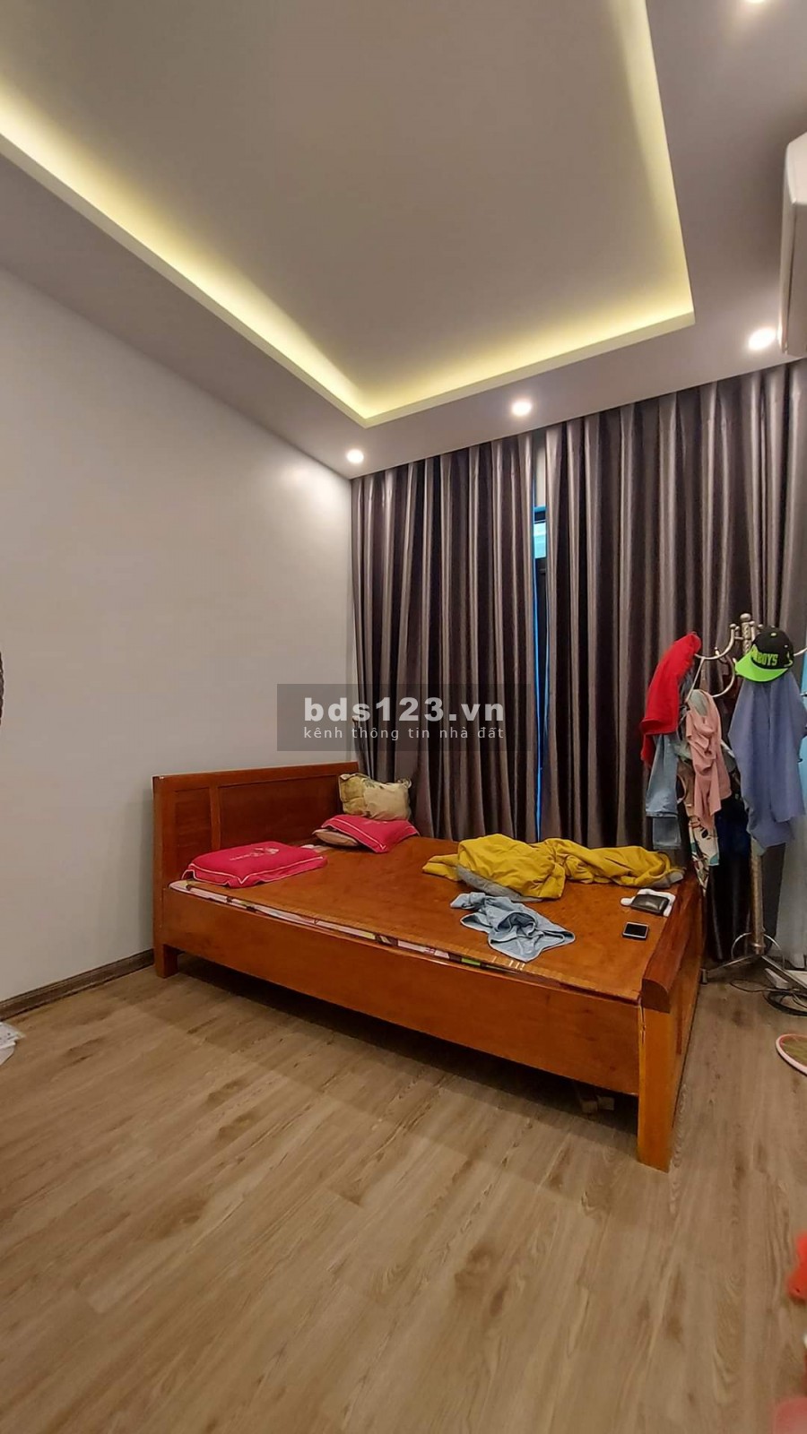 Giá sốc bất ngờ, bán nhà phố Cầu Giấy 38m, vị trí đắc địa, thoáng 3 mặt