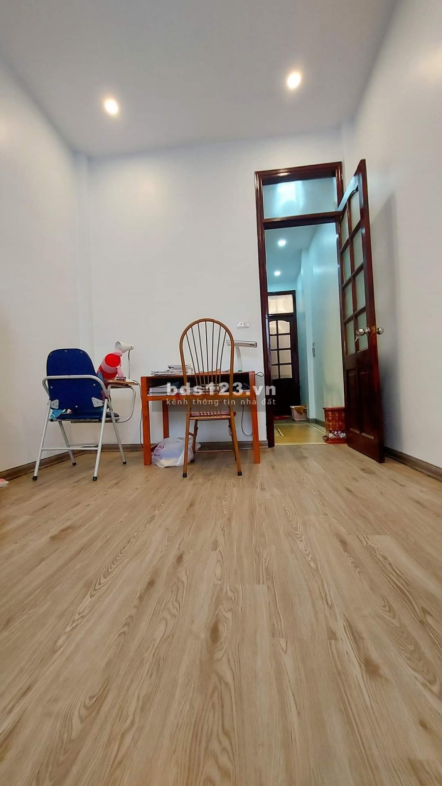 Giá sốc bất ngờ, bán nhà phố Cầu Giấy 38m, vị trí đắc địa, thoáng 3 mặt