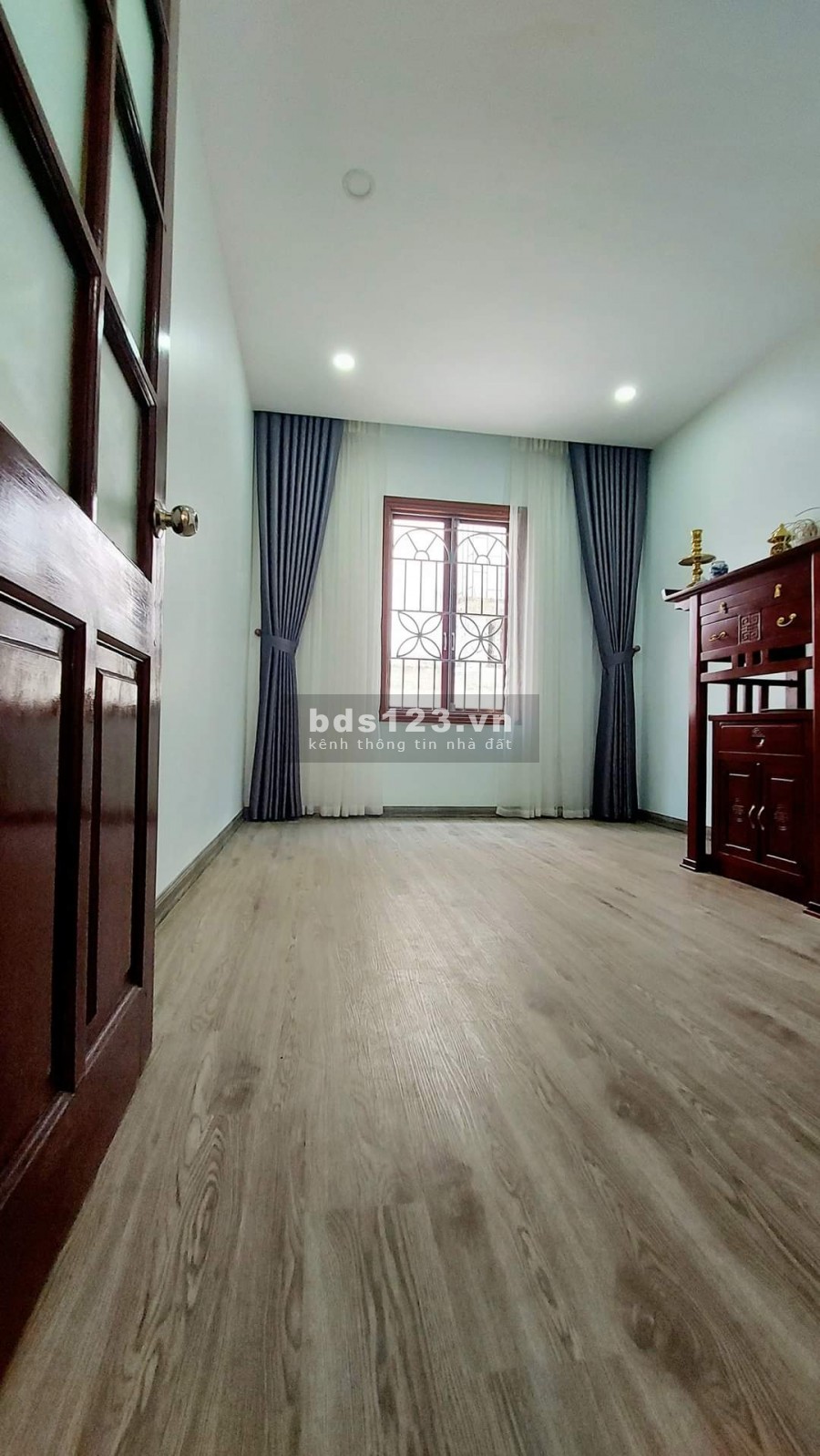 Giá sốc bất ngờ, bán nhà phố Cầu Giấy 38m, vị trí đắc địa, thoáng 3 mặt