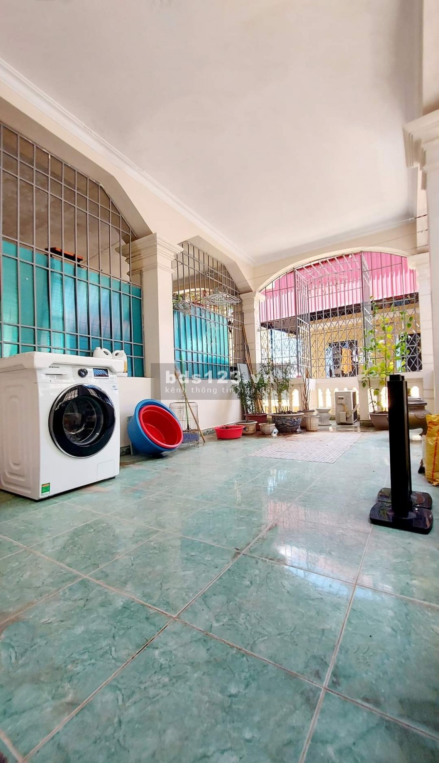 Giá sốc bất ngờ, bán nhà phố Cầu Giấy 38m, vị trí đắc địa, thoáng 3 mặt