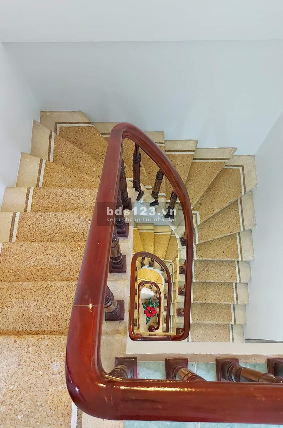 Giá sốc bất ngờ, bán nhà phố Cầu Giấy 38m, vị trí đắc địa, thoáng 3 mặt