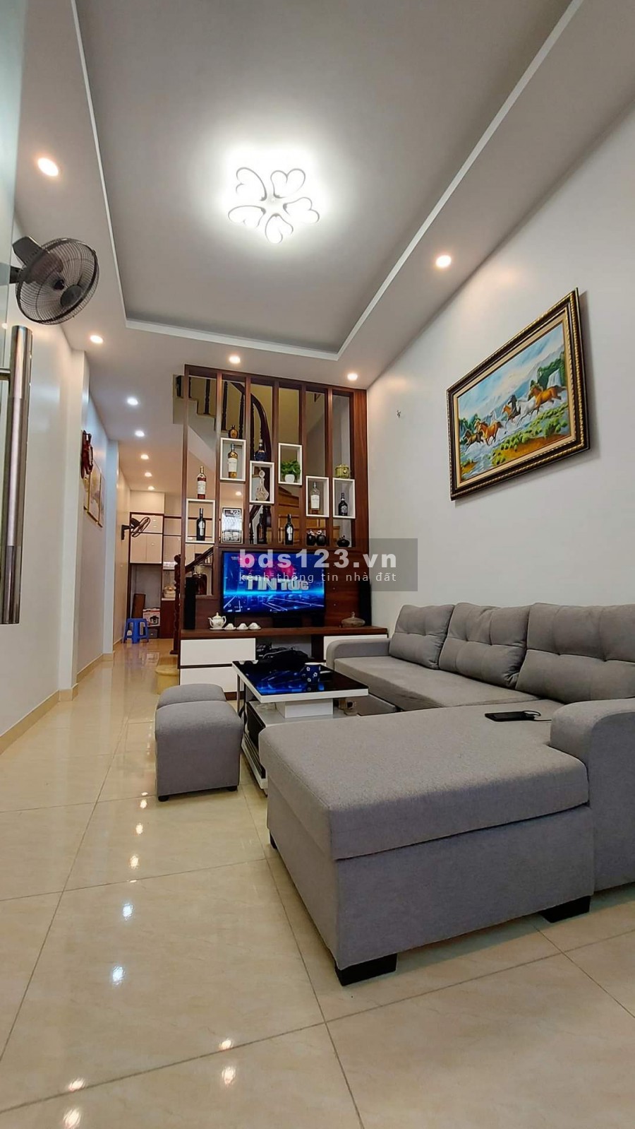 Giá sốc bất ngờ, bán nhà phố Cầu Giấy 38m, vị trí đắc địa, thoáng 3 mặt