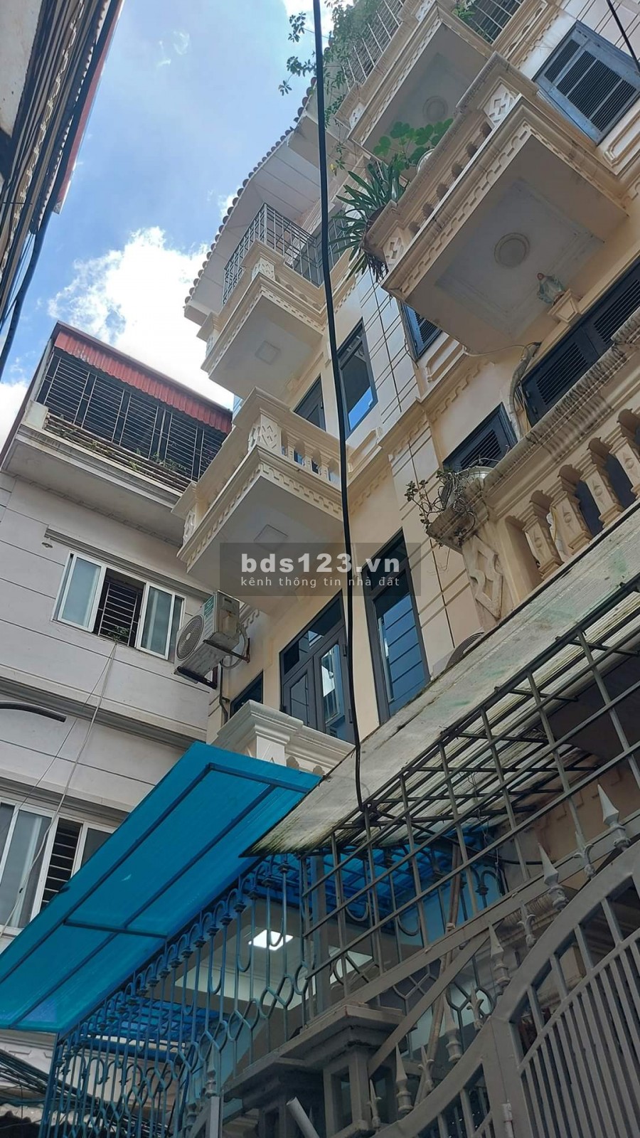 Giá sốc bất ngờ, bán nhà phố Cầu Giấy 38m, vị trí đắc địa, thoáng 3 mặt