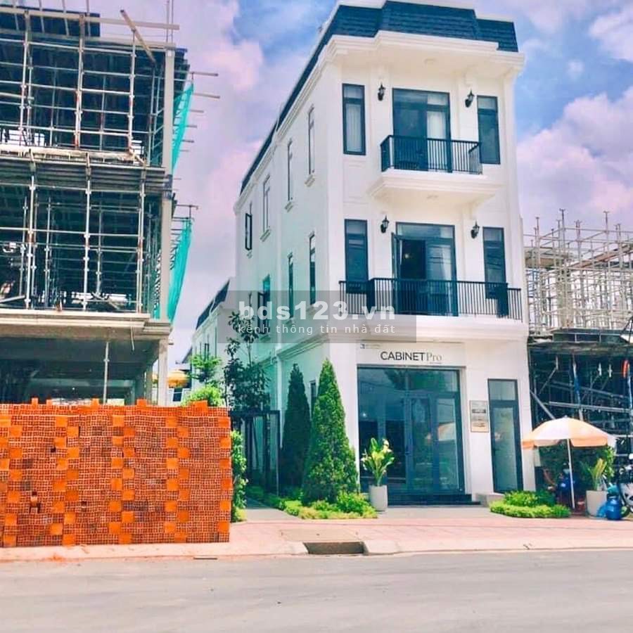 Nhà phố liền kề khu đô thị The Sol gần chợ Hưng Long, huyện Bình Chánh