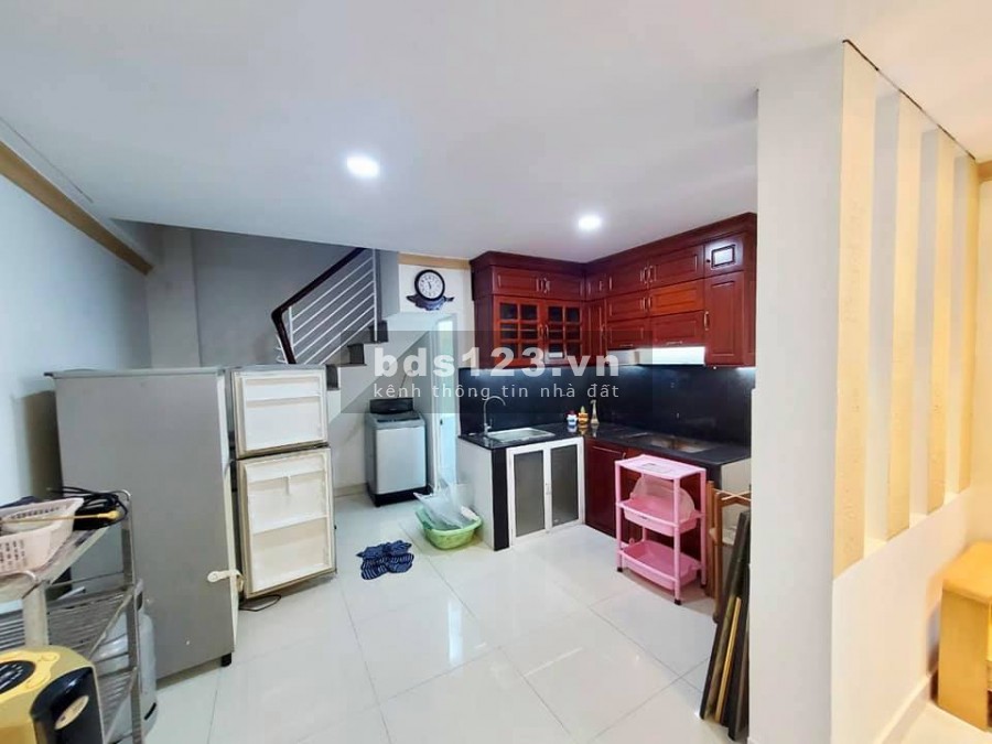 Hẻm nhựa 8M, sát mặt tiền chợ Tân Hương, chỉ 5.3 Tỷ, 56M2, 4 Tầng.