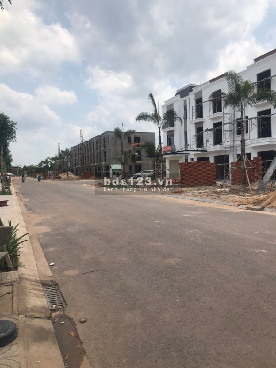 Mua nhà phố, tặng vàng, trúng xe sang chỉ với 440 triệu, pháp lí 1/500