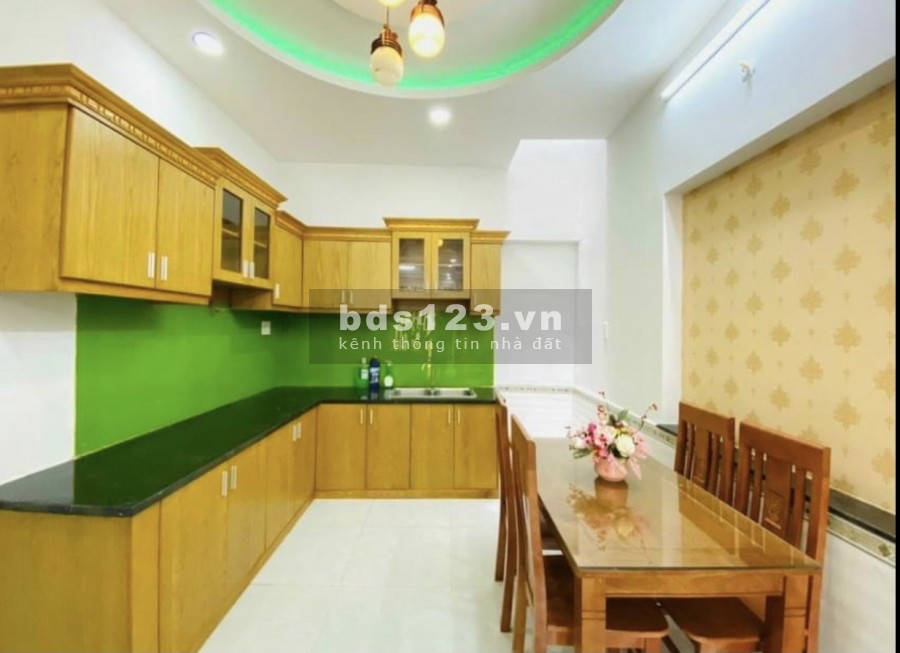 Đường Trần Quang Khải, sầm uất, 4 tầng bê tông cốt thép, góc 3 mt hẻm, giá 3.65 tỷ