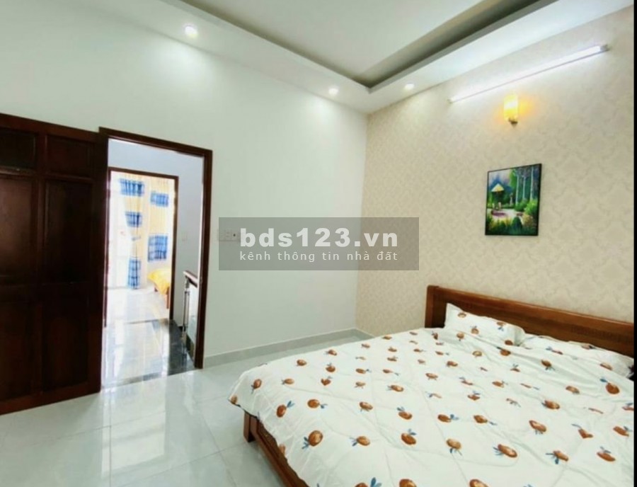 Đường Trần Quang Khải, sầm uất, 4 tầng bê tông cốt thép, góc 3 mt hẻm, giá 3.65 tỷ