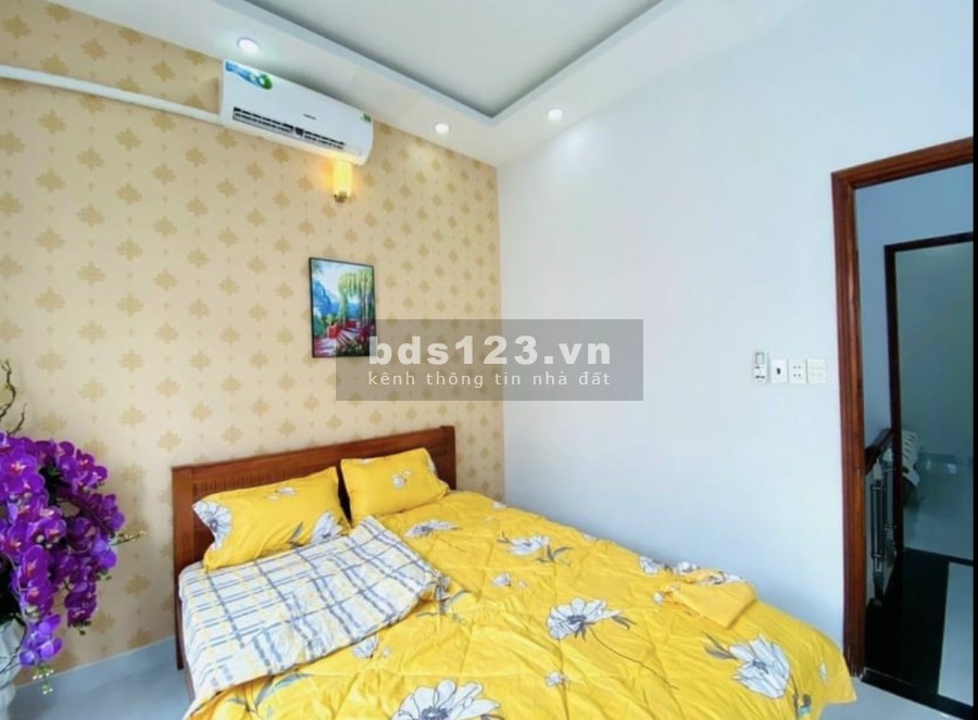Đường Trần Quang Khải, sầm uất, 4 tầng bê tông cốt thép, góc 3 mt hẻm, giá 3.65 tỷ