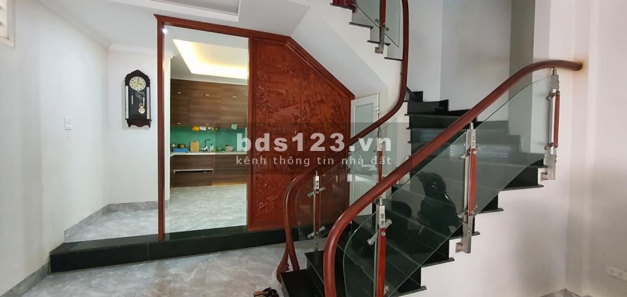 Bán nhà mặt phố tại đường Mễ Trì, Quận Nam Từ Liêm, Hà Nội, 5 tầng đúc, dtsd 55m2