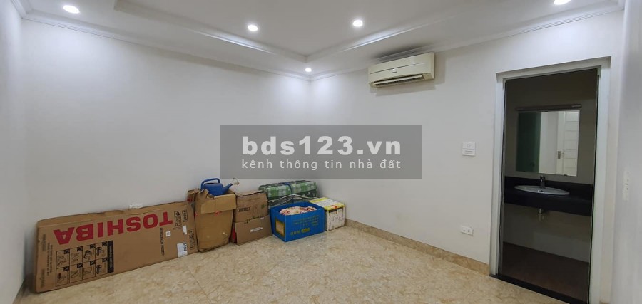 Bán nhà mặt phố tại đường Mễ Trì, Quận Nam Từ Liêm, Hà Nội, 5 tầng đúc, dtsd 55m2