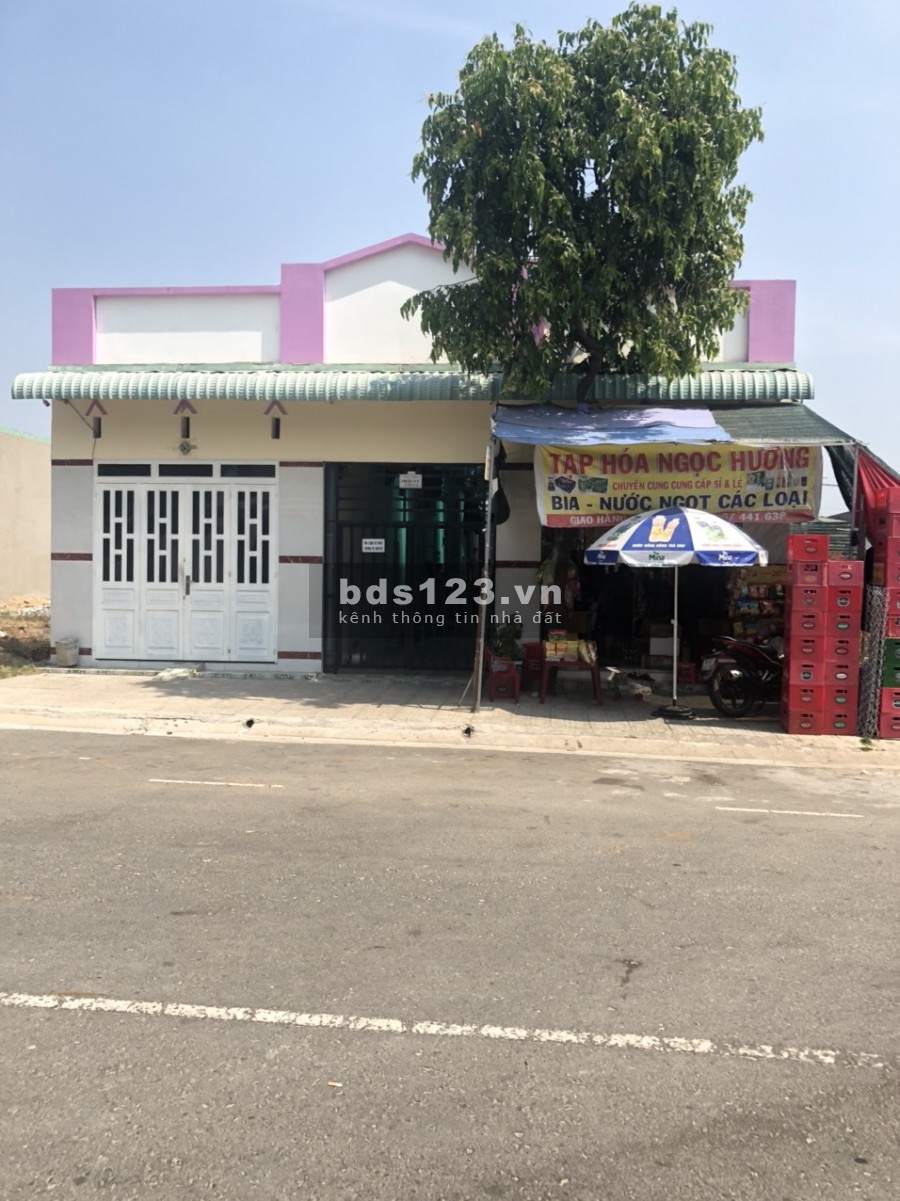 Tôi bán căn nhà của mình gồm 16 phòng trọ 2 kiot, thu nhập ổn định 20 triệu/ tháng, ở cổng kcn Mỹ Phước 3