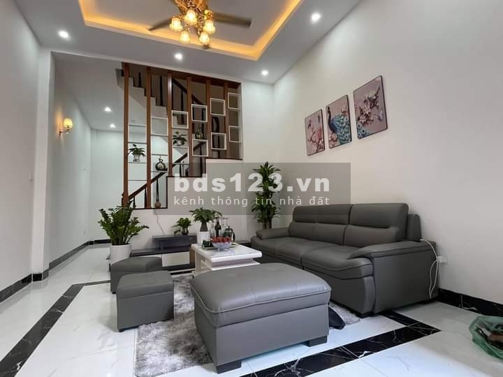 Bán nhà Nguyễn Đình Hoàn dt 68m2 giá 3.5 tỷ. ngõ thông ô tô dừng 29m cách nhà