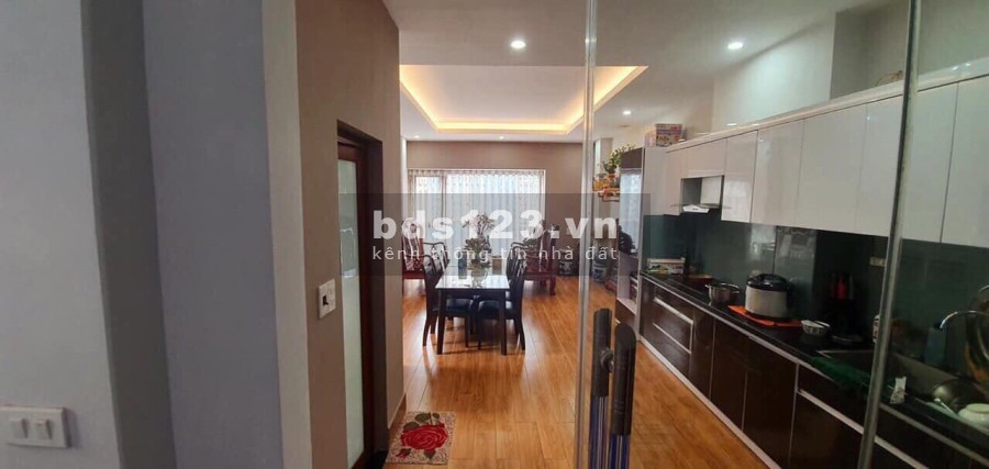 Nhà phố Thái Thịnh phân lô, kinh doanh, ô tô 7 chỗ đỗ tận cửa, dt 56m2 giá 9.6 tỷ