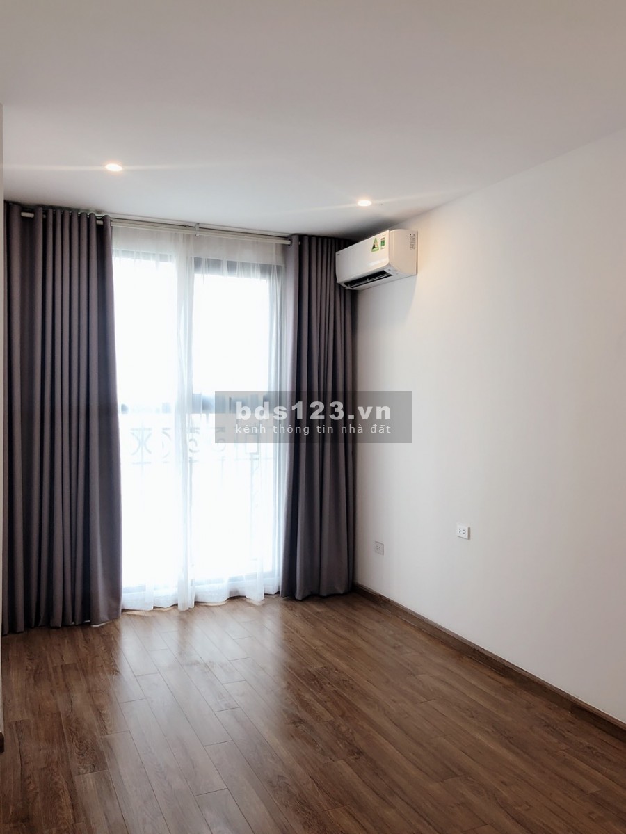 Bán chuyển nhượng căn hộ 2 PN vuông vắn. Tầng trung, ban công Đông Nam tại the Emerald CT8 Mỹ Đình