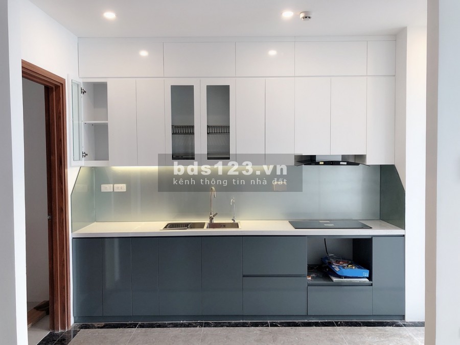 Bán chuyển nhượng căn hộ 2 PN vuông vắn. Tầng trung, ban công Đông Nam tại the Emerald CT8 Mỹ Đình