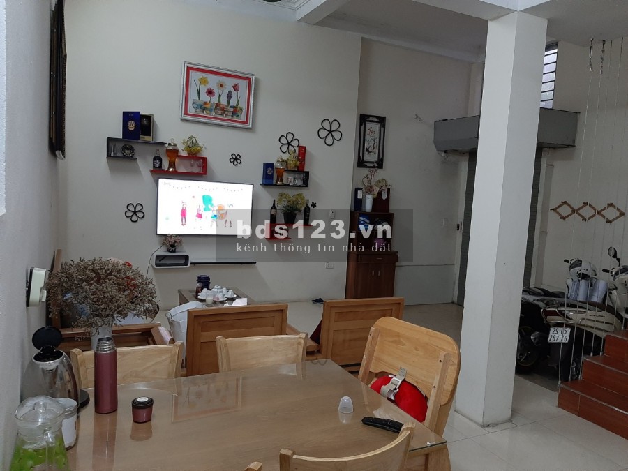 Bán nhà 3T 46m sát trục chính Tu Hoàng ngã tư Nhổn