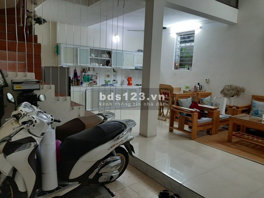 Bán nhà 3T 46m sát trục chính Tu Hoàng ngã tư Nhổn