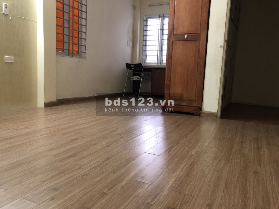 Bán nhà 3T 46m sát trục chính Tu Hoàng ngã tư Nhổn