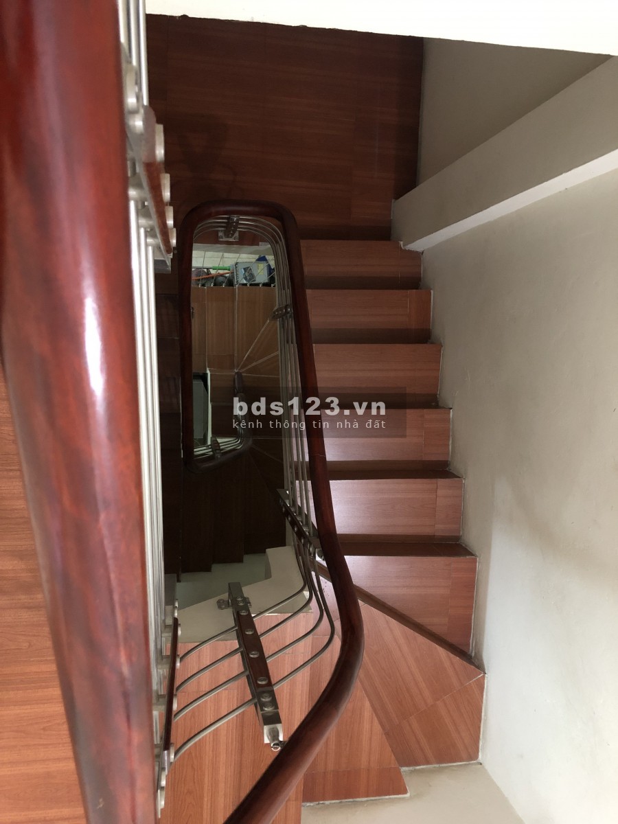 Bán nhà 3T 46m sát trục chính Tu Hoàng ngã tư Nhổn