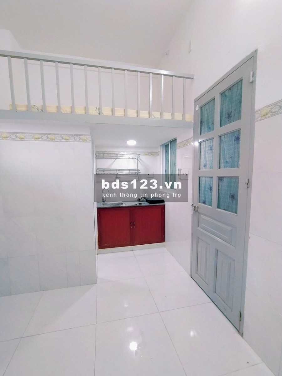 Cho thuê phòng có gác - đầy đủ nội thất sau lưng ETown Tân Bình