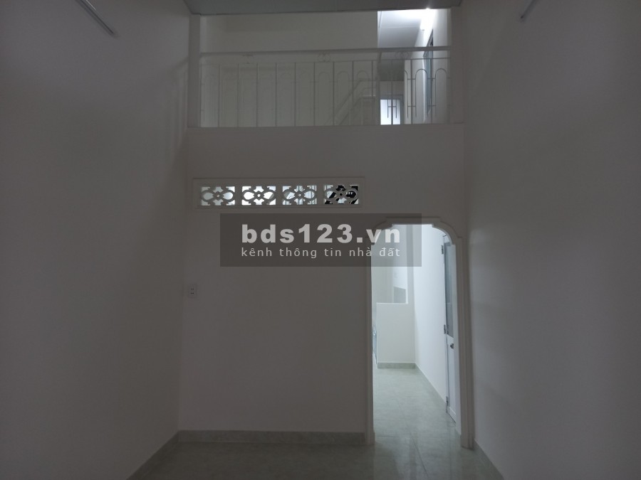 Bán nhà chỉ 4 tỷ hẻm xe hơi Bờ Bao Tân Thắng, Quận Tân Phú, diện tích 51m2