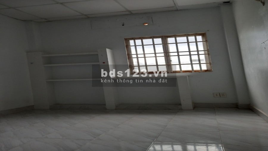Nhà Nguyên Căn 100m2, 3PN, 2WC, Hẻm Trước Nhà 5m, Ngay Đường Ụ Ghe