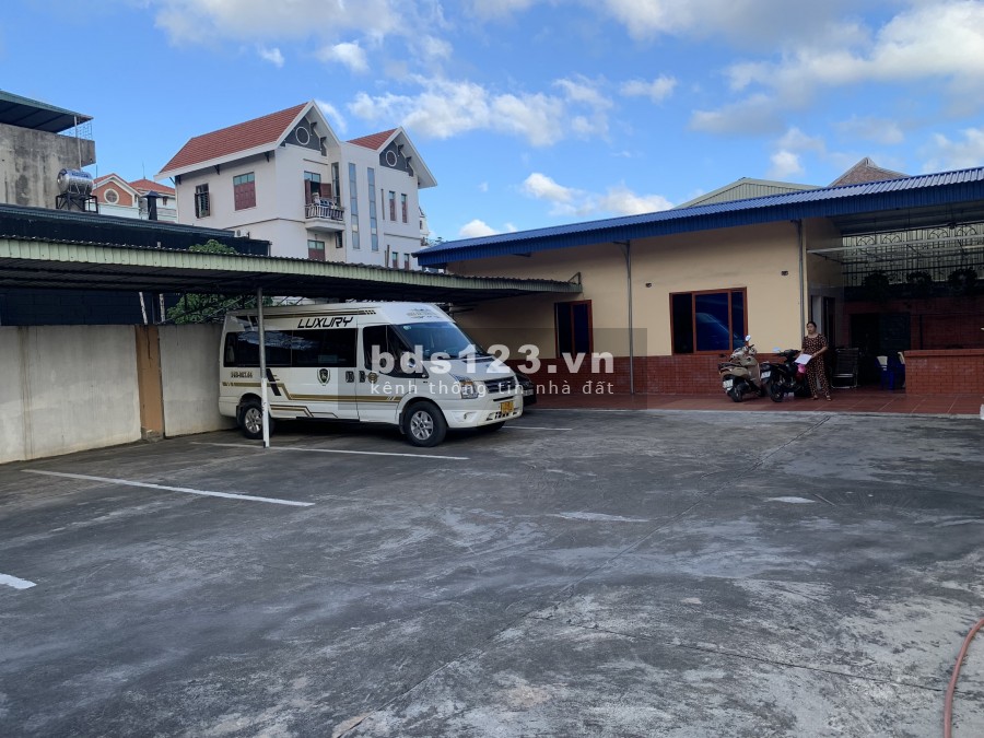 Bán khách sạn Thanh Hoa nằm ở khu sầm uất cả ngày và đêm tại thành phố Cẩm Phả