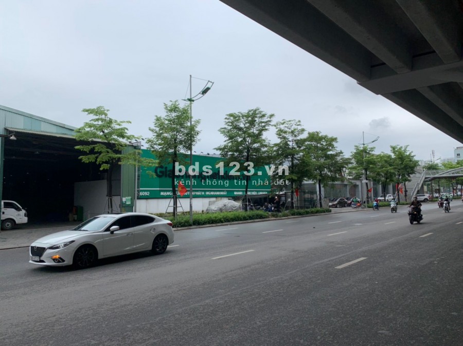 Cho Thuê 1800m2 showroom Tại Phạm Văn Đồng Bắc Từ LIêm Hà Nội