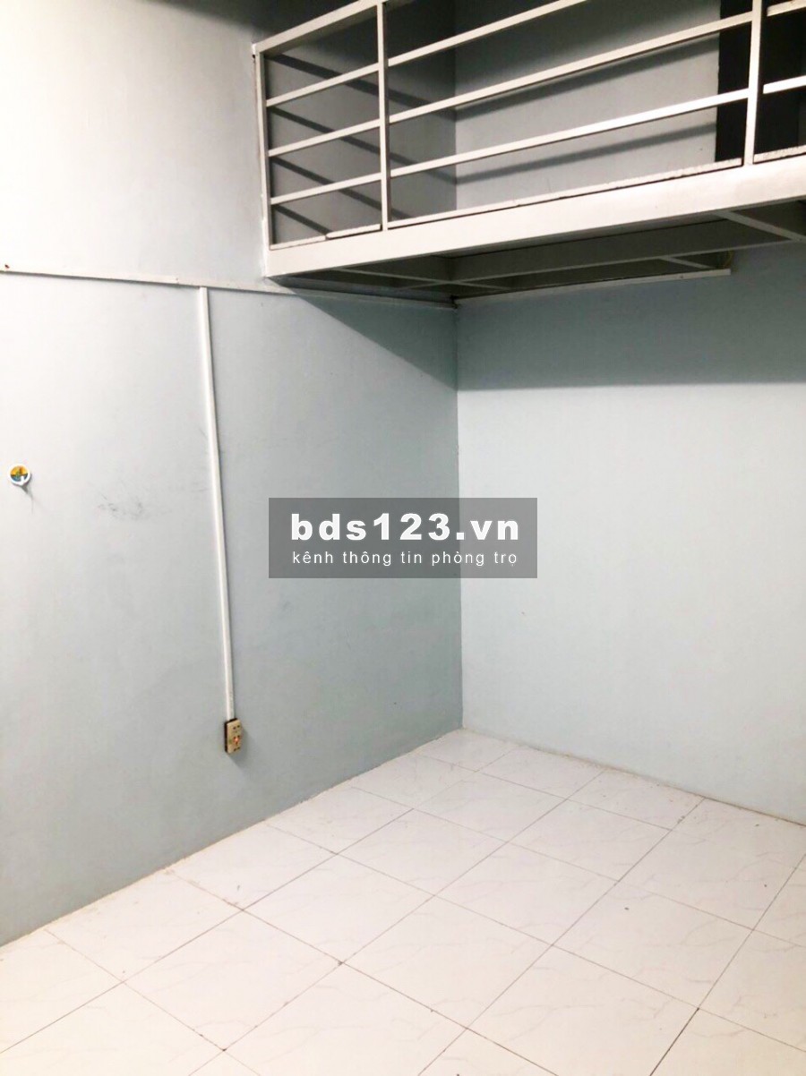 Còn 1 phòng máy lạnh, gác Tô Hiến Thành, Q10. Giá 3,4tr/th