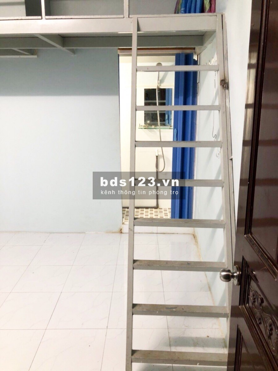 Còn 1 phòng máy lạnh, gác Tô Hiến Thành, Q10. Giá 3,4tr/th