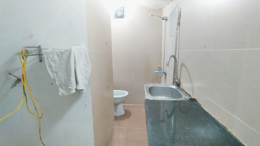 Cho thuê mặt bằng ở và KD trong chợ Gốc Đề, dt 30m2, MT 4m, giá 9 tr/tháng