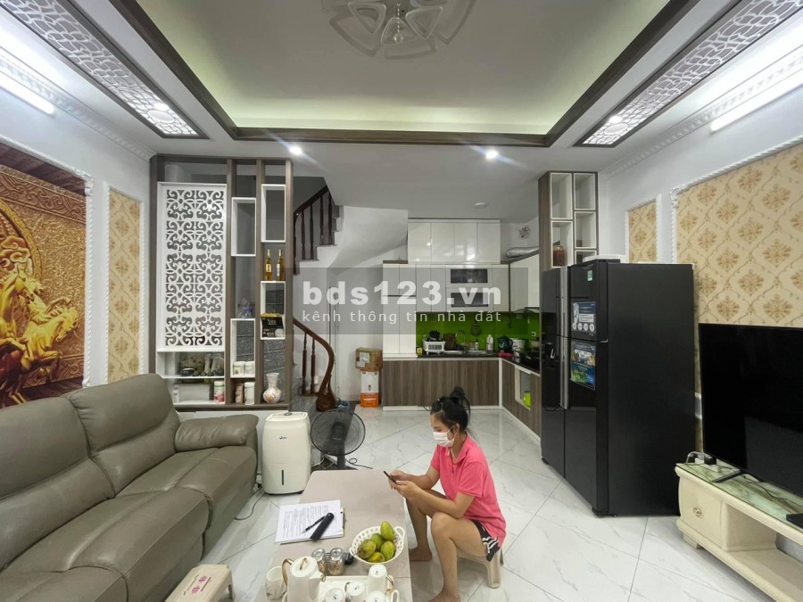 Bán nhà hiếm ô tô đỗ cổng, ngõ huyền thoại, dt 242 Hoàng Mai, tặng nội thất