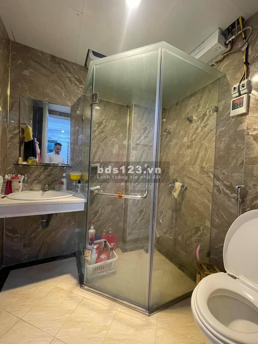 Bán nhà hiếm ô tô đỗ cổng, ngõ huyền thoại, dt 242 Hoàng Mai, tặng nội thất